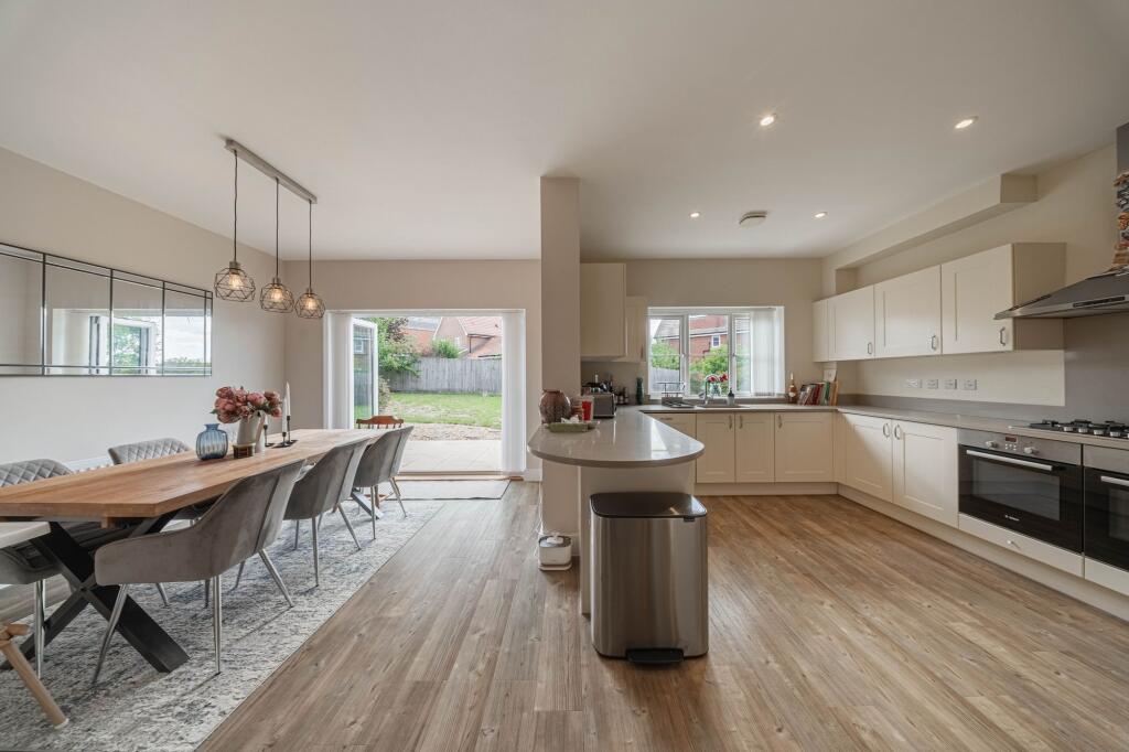 House in Haywards Heath, Ansty and Staplefield - View 3