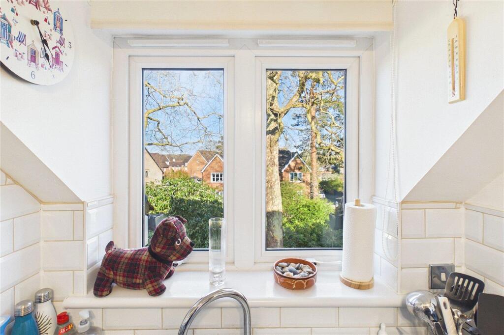 Apartment in Redhill - View 5