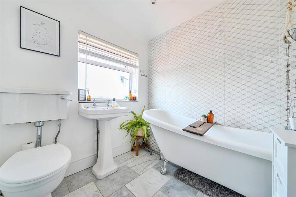 House in Maidstone, Bearsted - More