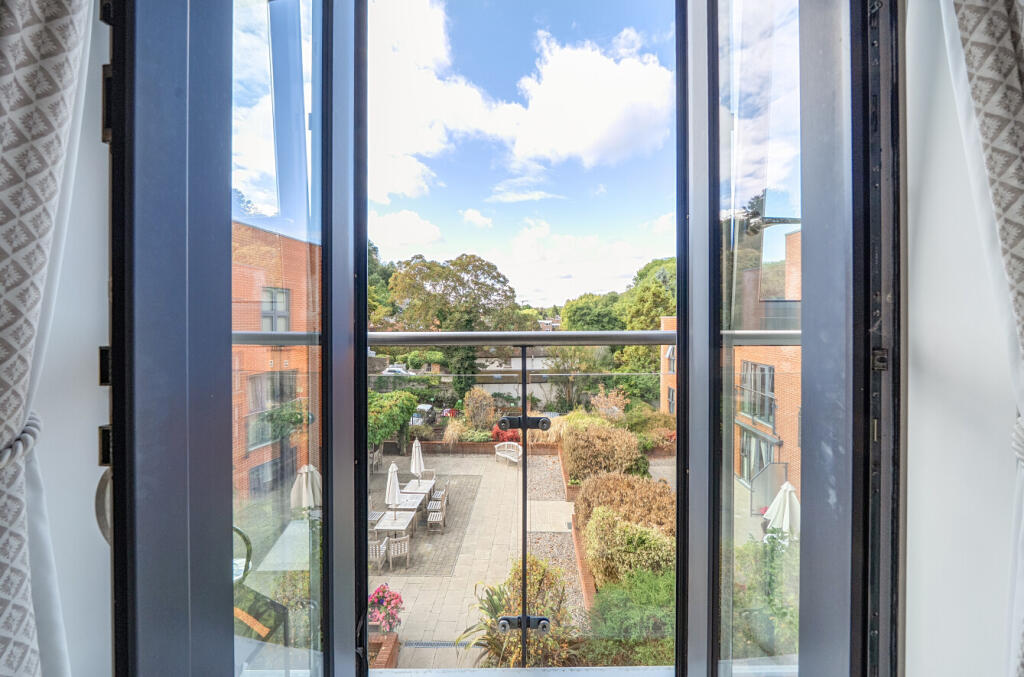 Apartment in Waverley, Godalming - View 4