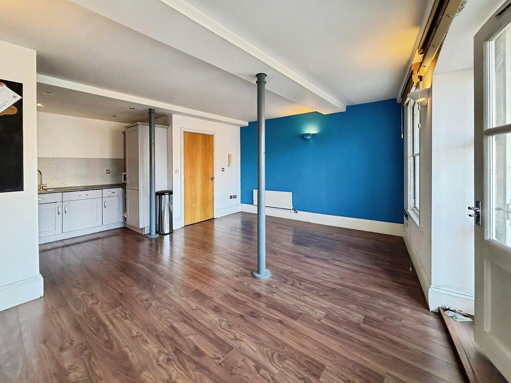 Apartment in Leeds, Warehouse Hill, Lovell Park - View 3