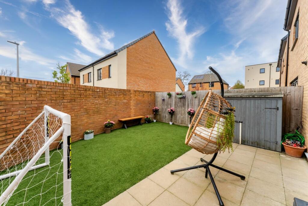 Beautifully presented town house, ideally situated within Yatton village photo 2
