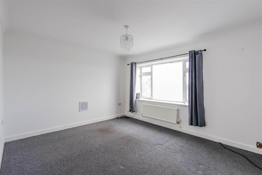 Pontypridd Street, Barry photo 2