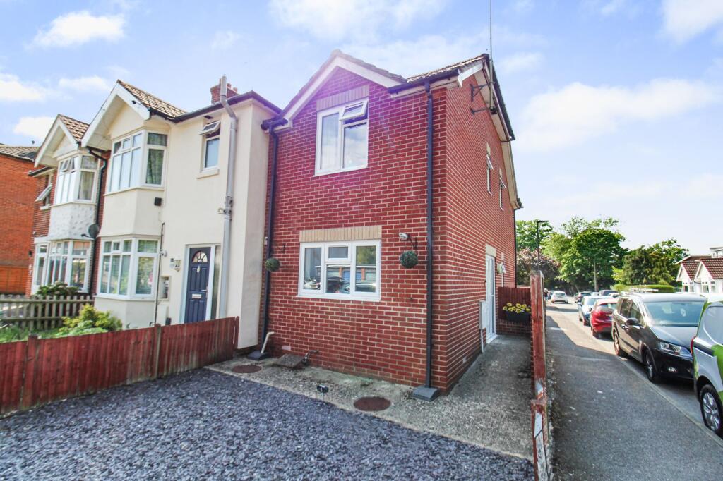 2-bed terraced on Beech Avenue, Bitterne Park, SO18, £270,000