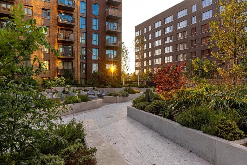 Apartment in Greenford - View 3