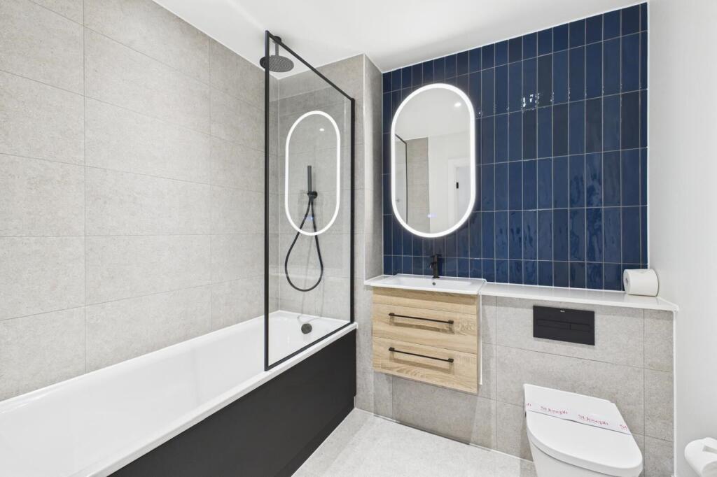 Apartment in Birmingham, West Midlands - View 6