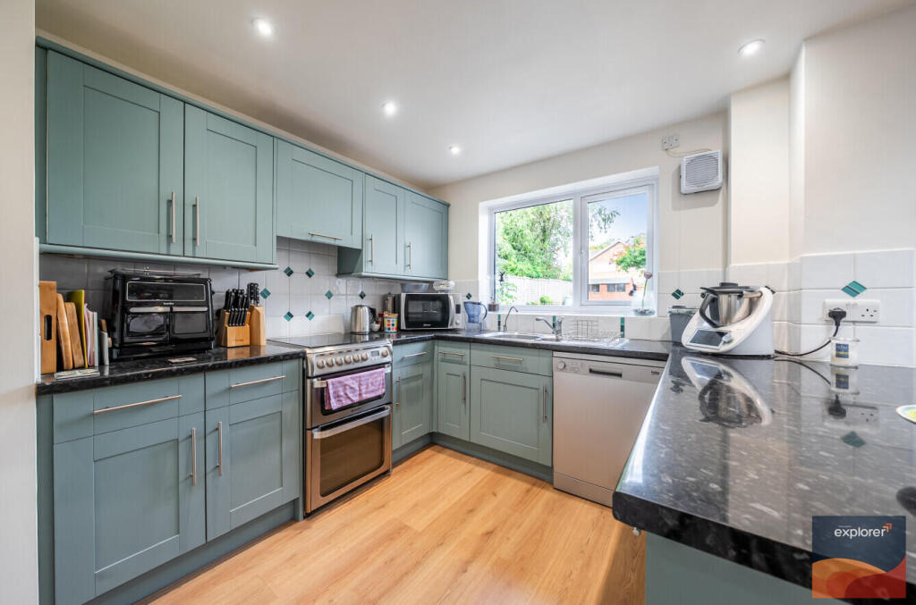 House in Basingstoke and Deane, Kempshott - View 5