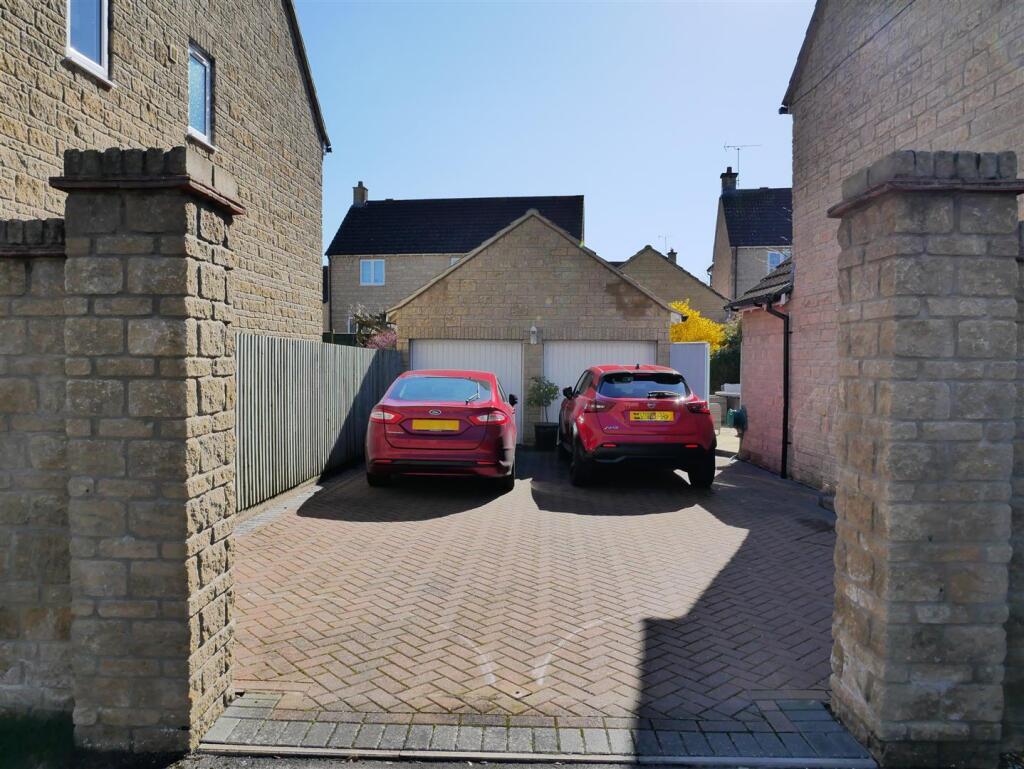 Salmons Leap, Calne photo 5