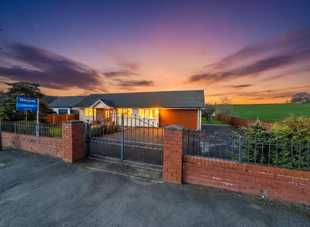 Main image of property: 77 Starling Road, Three Arrows, Radcliffe, M26 4LW