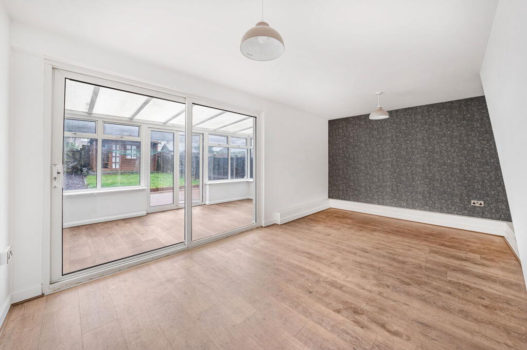 Main image of property: Spinning Wheel Mead, Harlow CM18