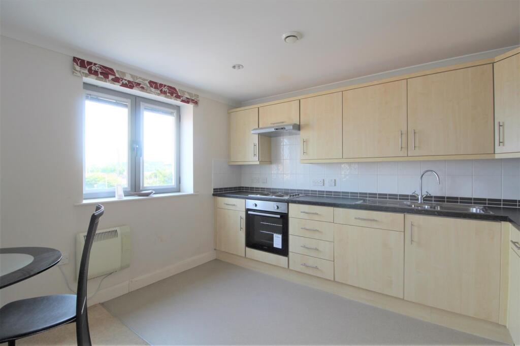 Apartment in Wakefield - View 3
