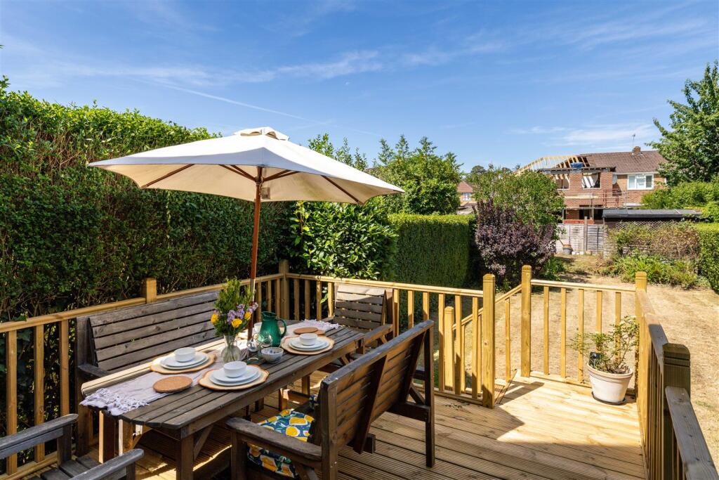 House in Reigate and Banstead, Merstham - View 3
