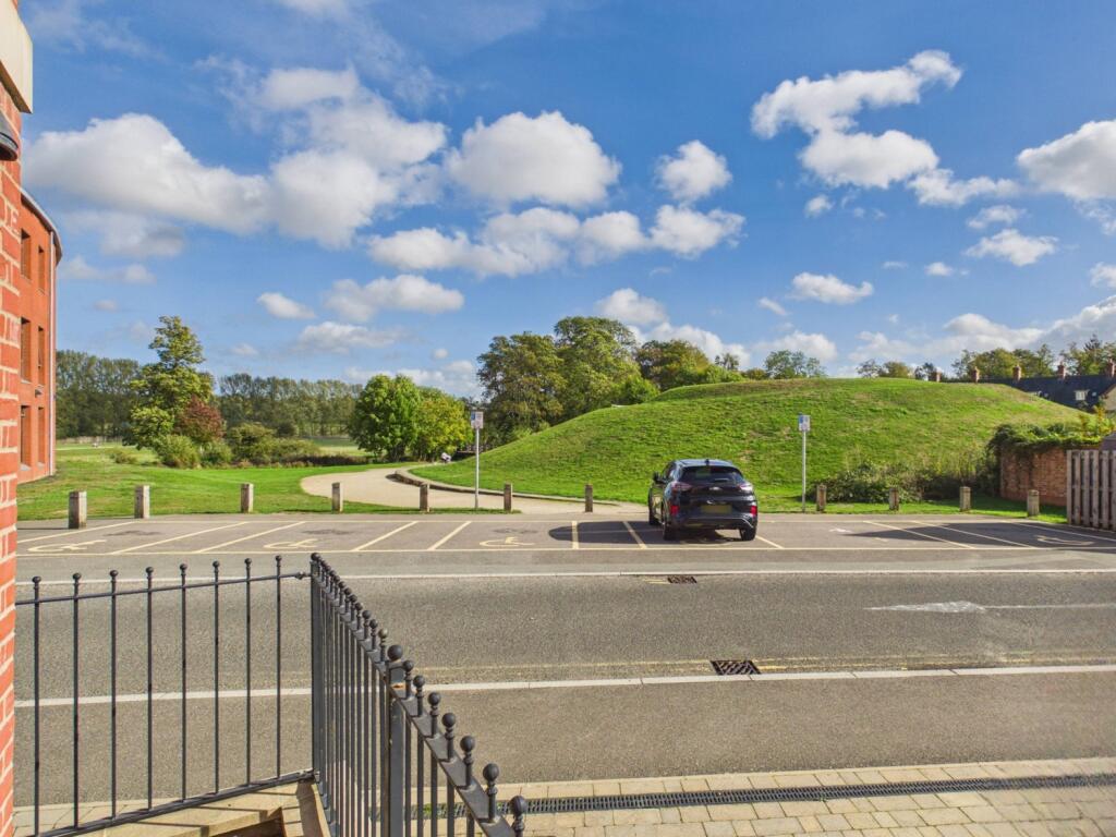 Moat Lane, Towcester NN12 photo 4