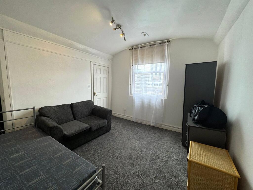 42, Park View Court photo 2