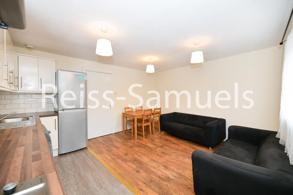 5 bedroom town house for rent