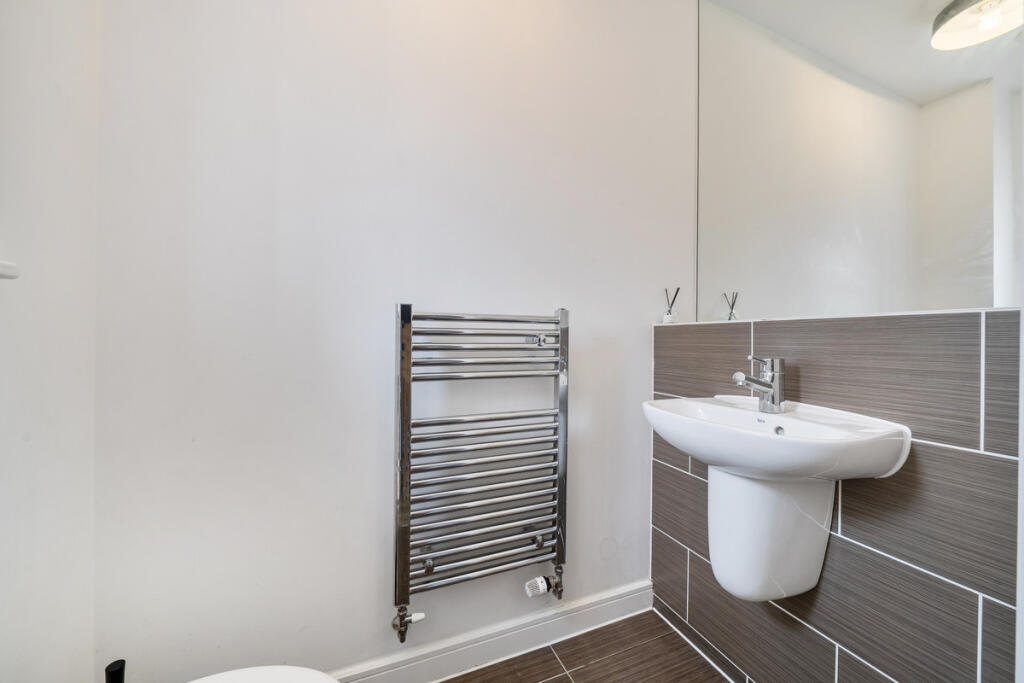 House in Dartford - More