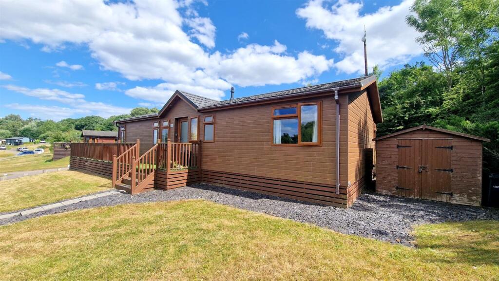 2-bed caravan on Warren Lodges, Woodham Walter, £260,000