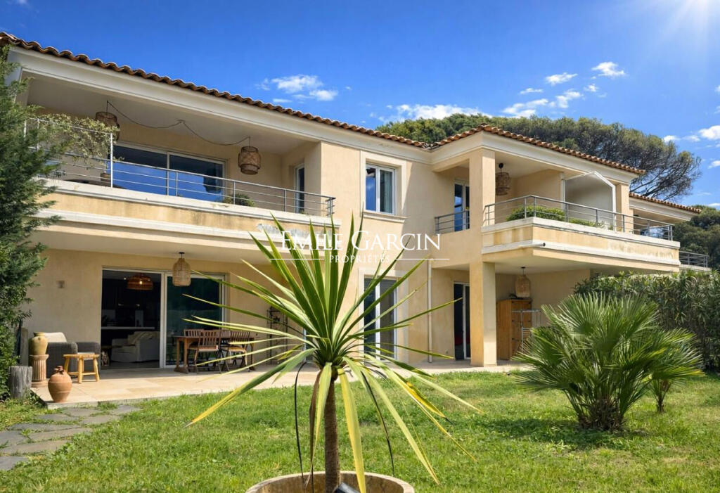 Main image of property: Provence-Alps-Cote d`Azur, Var, Gassin
