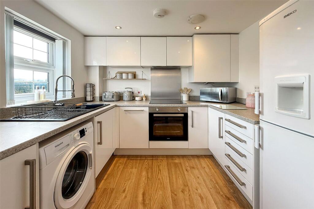 Blackbourne Chase, Littlehampton, West Sussex photo 3