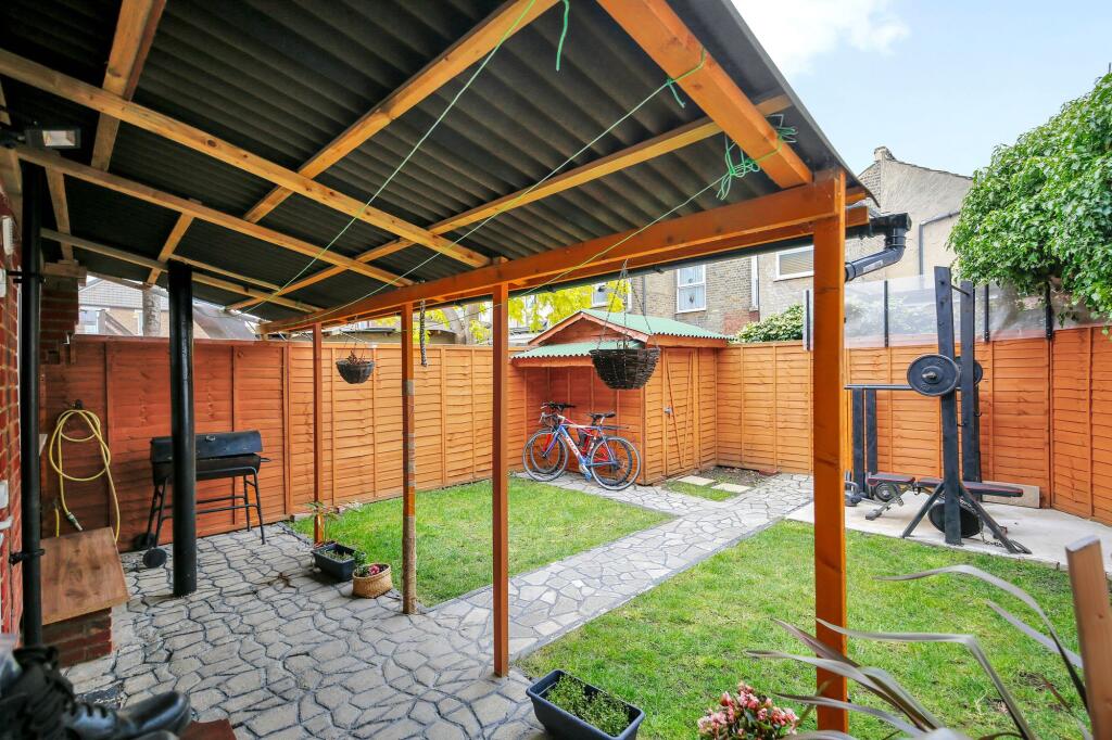 Apartment in London, Canning Town - View 2