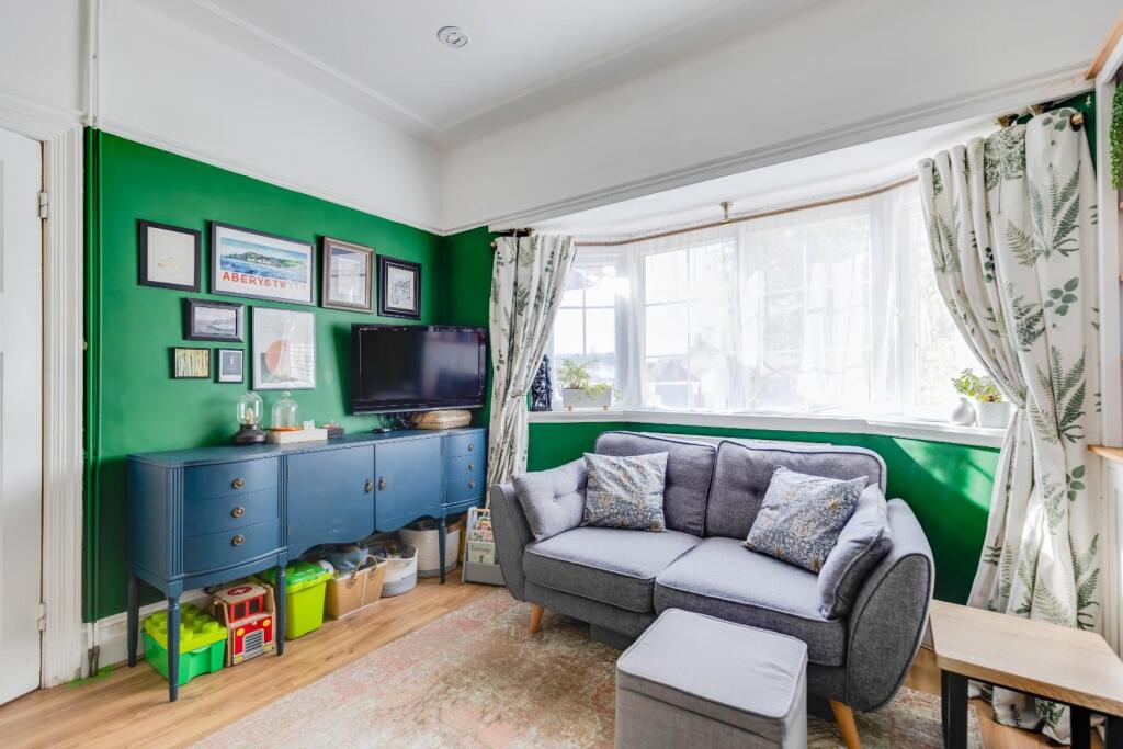 39 Redlands Road, Penarth, CF64 2WD photo 3