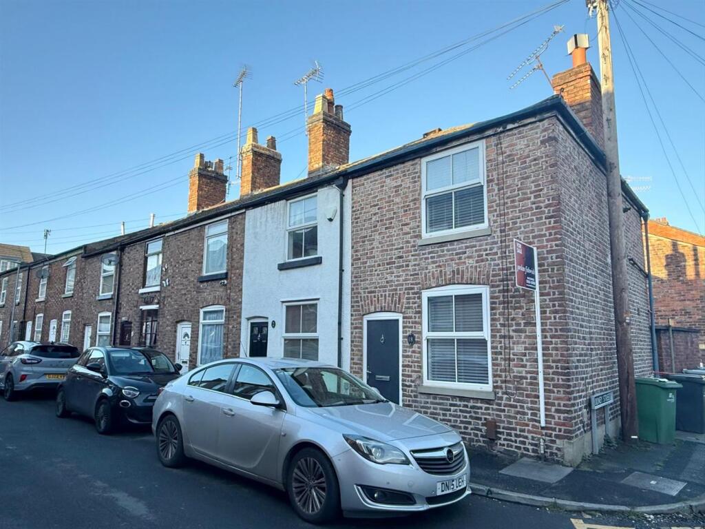 1-bed terraced on Nelson Street, Macclesfield, £139,950