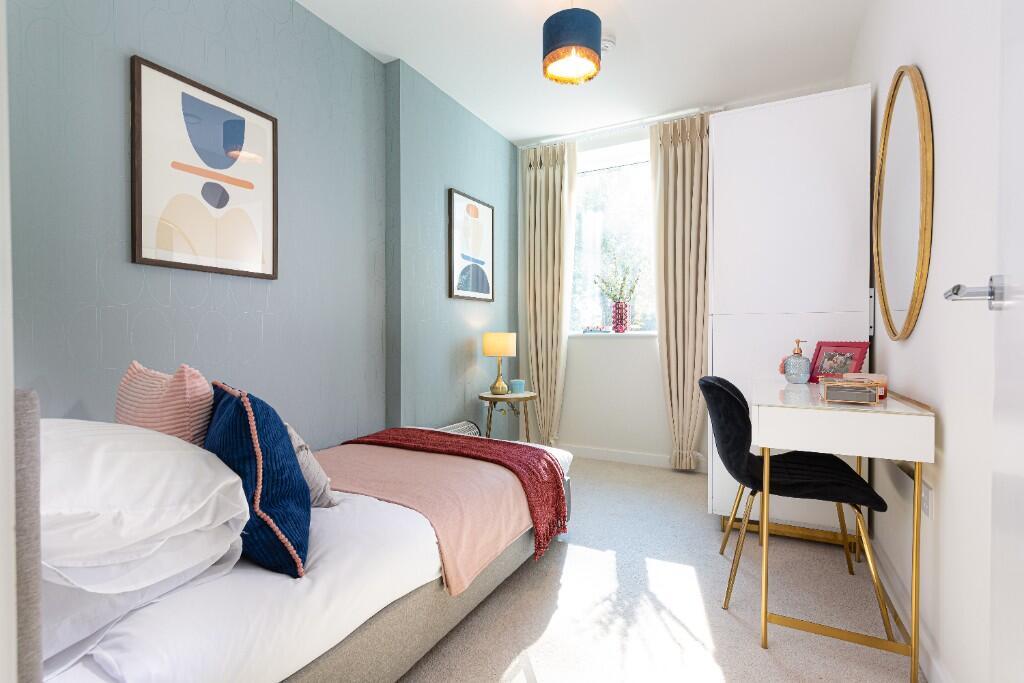 Main image of property: 1 Westhorpe Gardens, 
Hendon, 
London, 
NW4 1TH