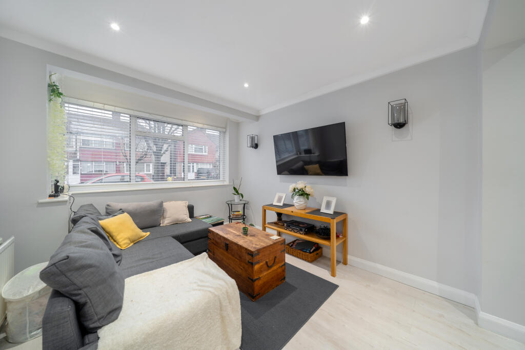 Main image of property: Rochford way CR0