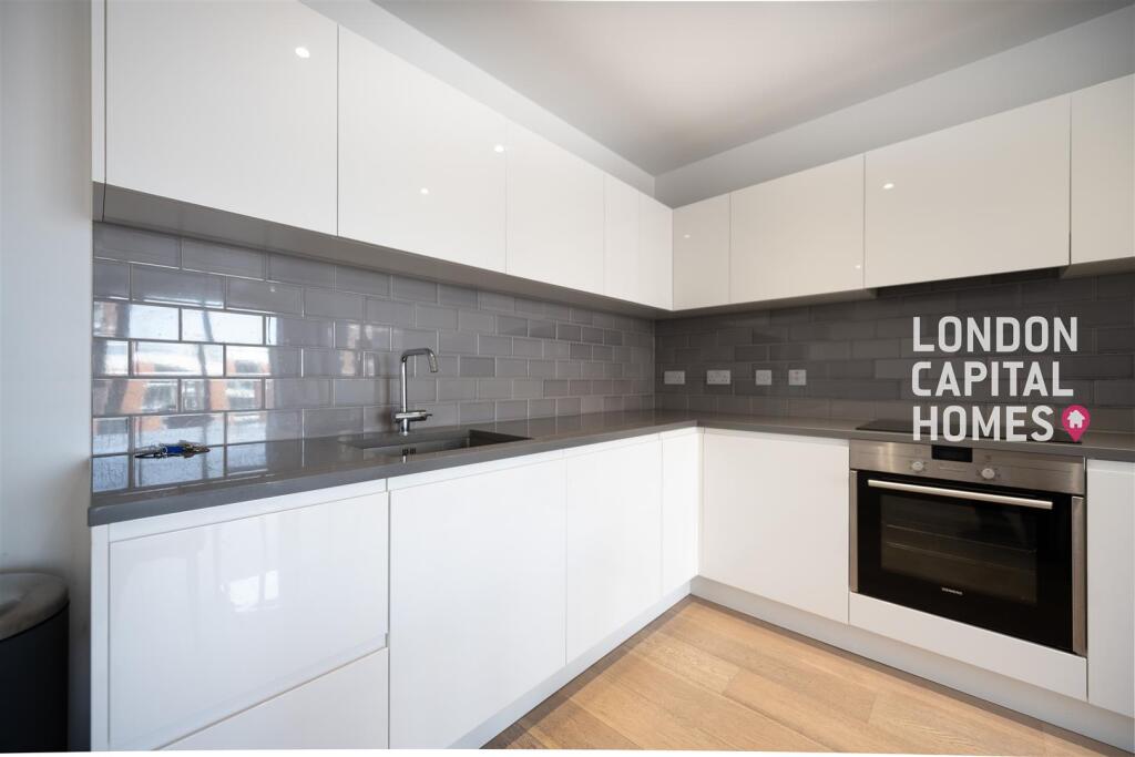 Apartment in London, Royal Wharf, Silvertown - More