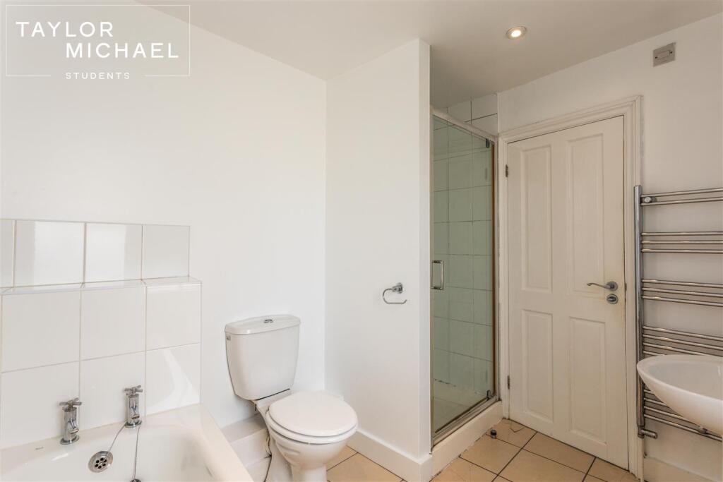 4 bedroom terraced house for rent