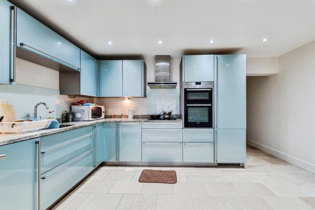 Main image of property: East Street, Thame