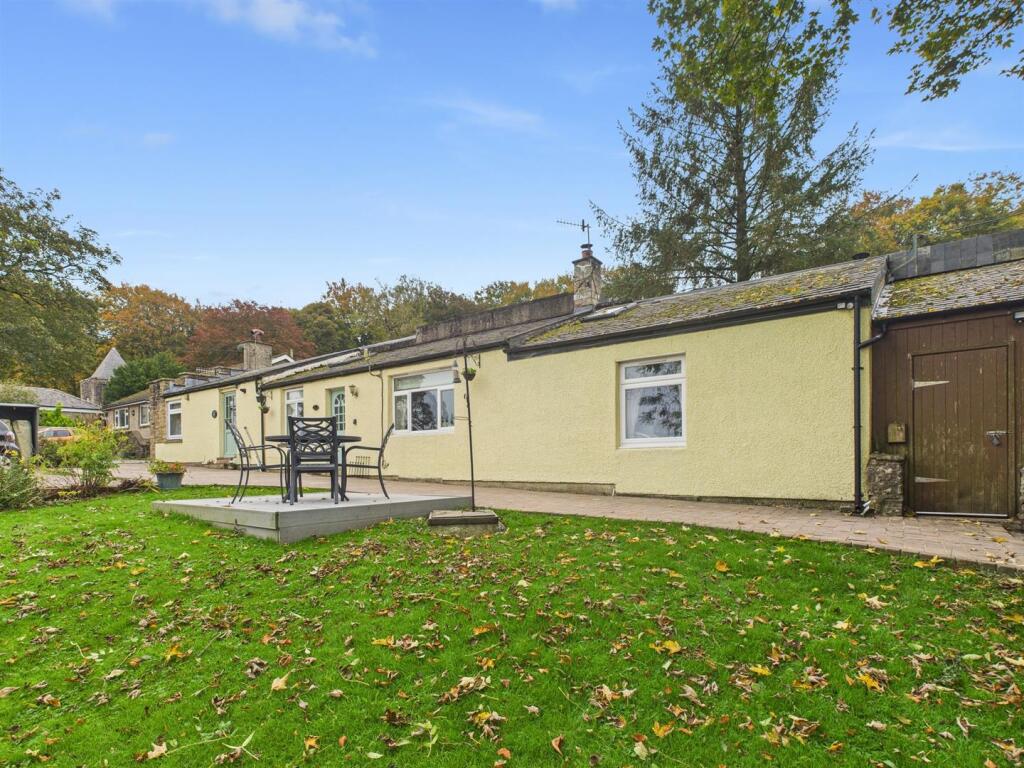 3-bed detached on Wormhill, Buxton, £500,000