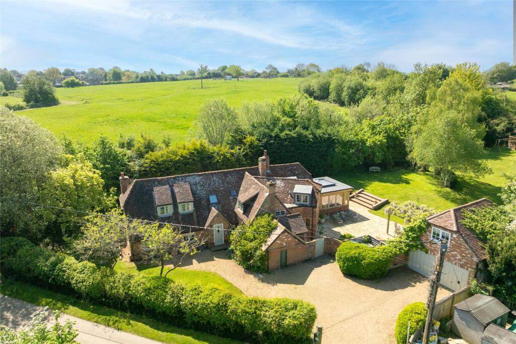 4-bed detached on Eythrope Road, Stone, Aylesbury, Buckinghamshire, HP17, £1,125,000