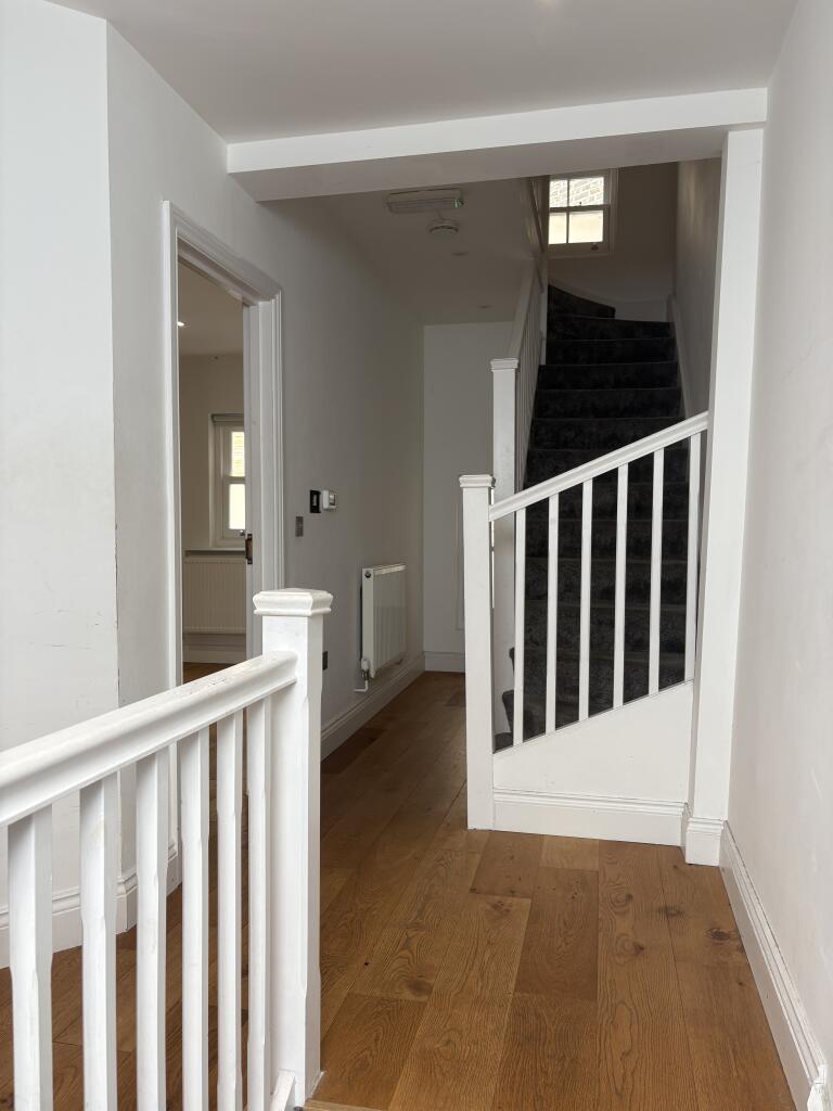 House in London - View 2
