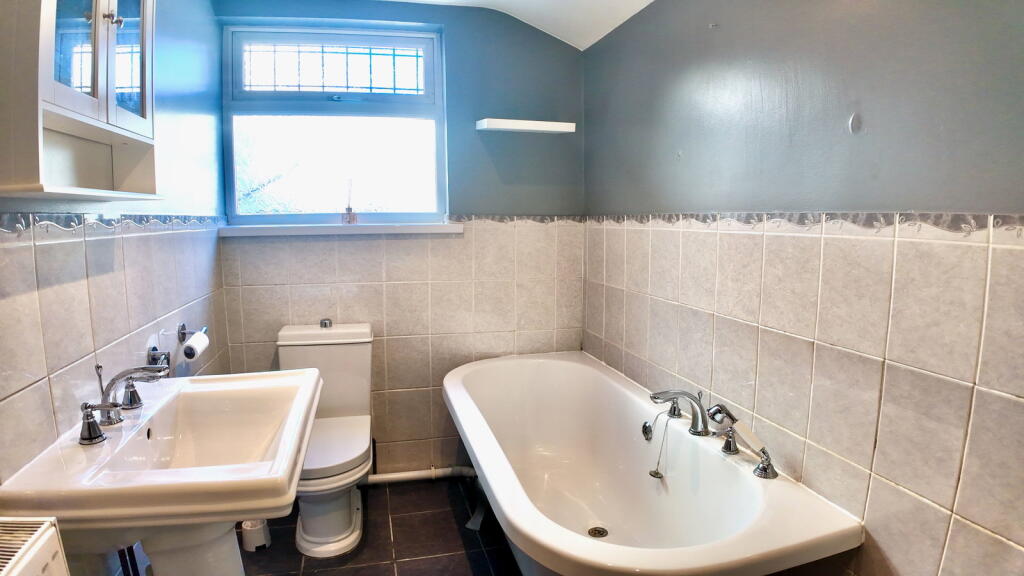 House in Newport - View 4