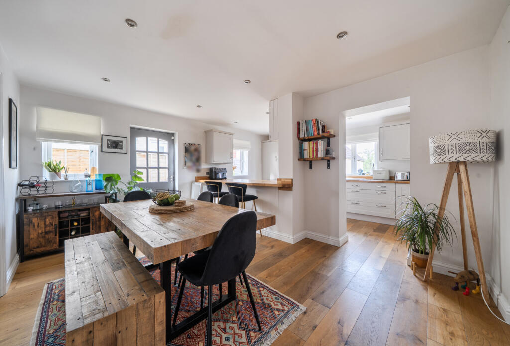 House in Gloucester - View 5