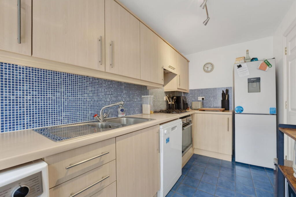 House in Kettering, Avondale - More