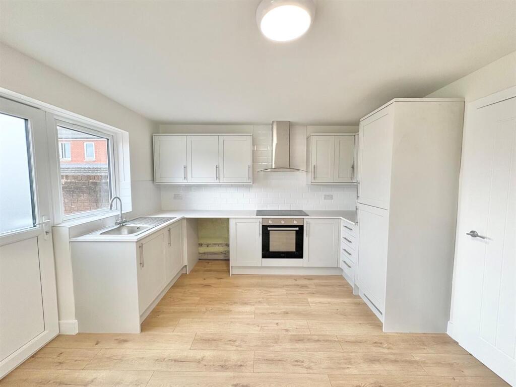 House in Leigh, Pennington - View 4