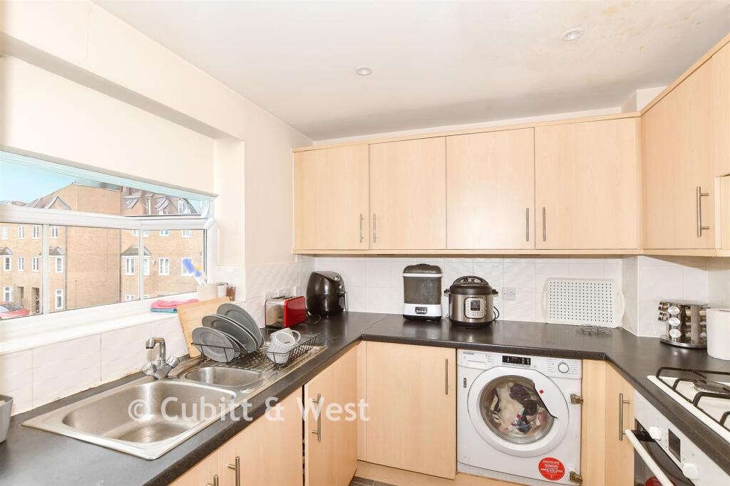 Apartment in Crawley, Maidenbower, Worth - More