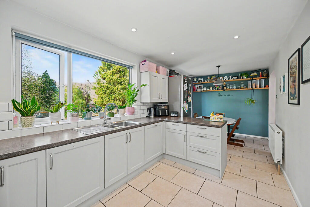House in Rugby, Warwickshire - View 6