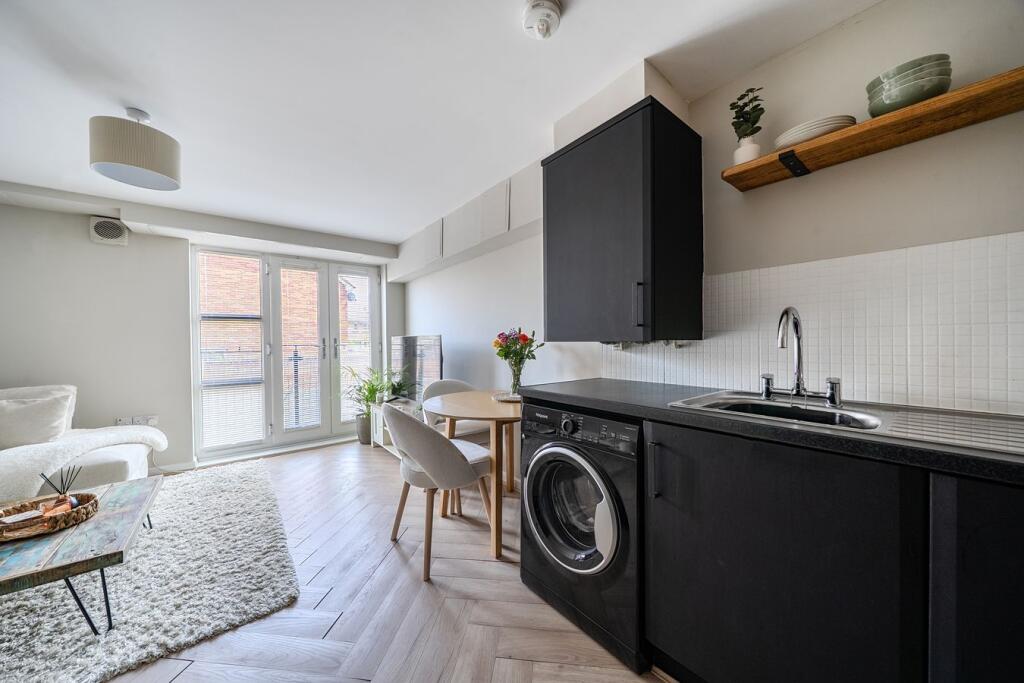 Apartment in Shefford, Central Bedfordshire - More