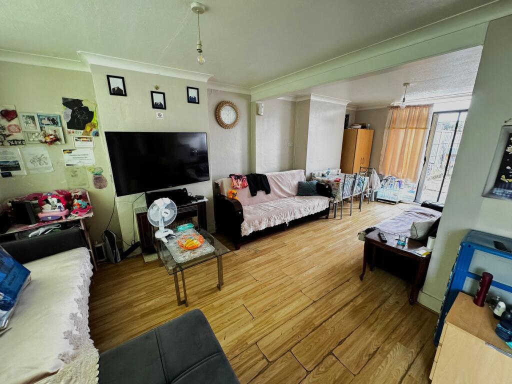 House in London - View 2