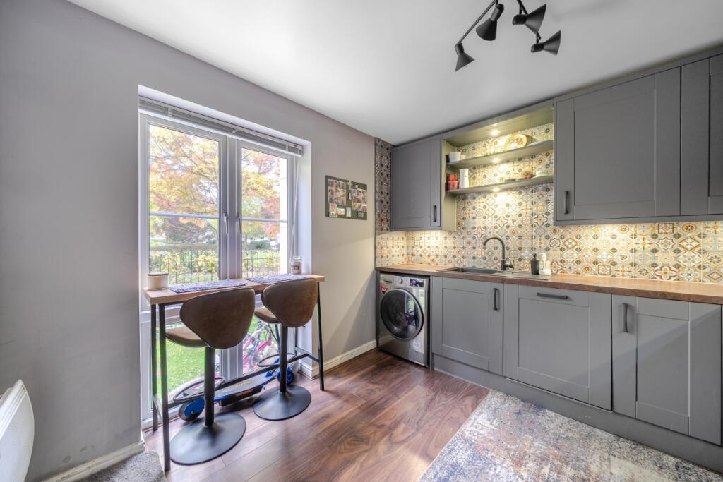 Apartment in Slough - View 3