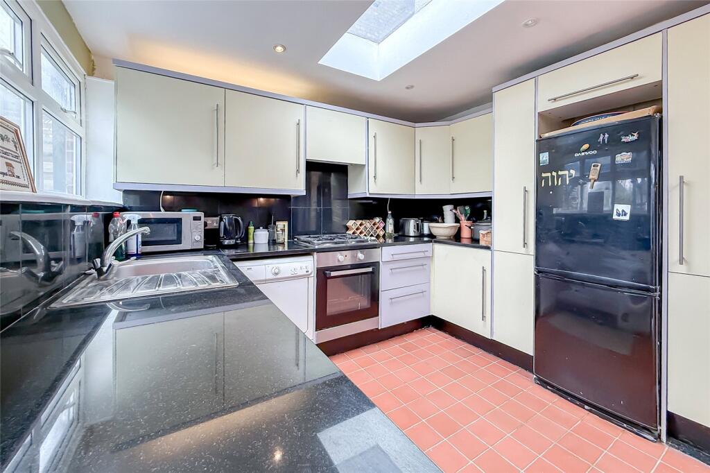 Additional image 20 of Wynchlands Crescent, St. Albans, Hertfordshire, AL4