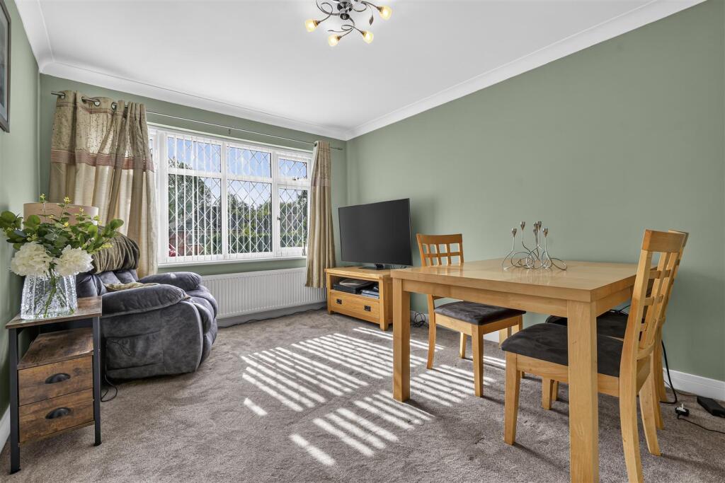 House in Mansfield, Nottinghamshire - View 4