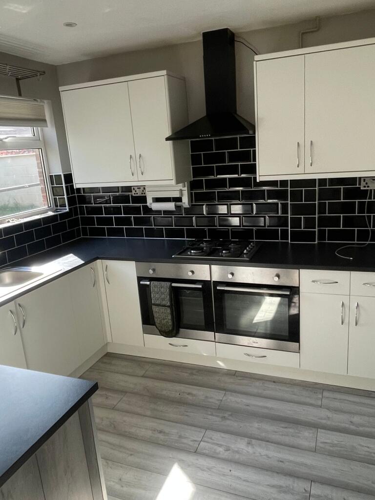 6 bedroom house for rent