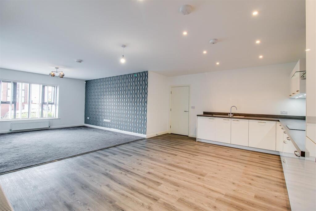 Apartment in Wakefield, Thornes - View 5