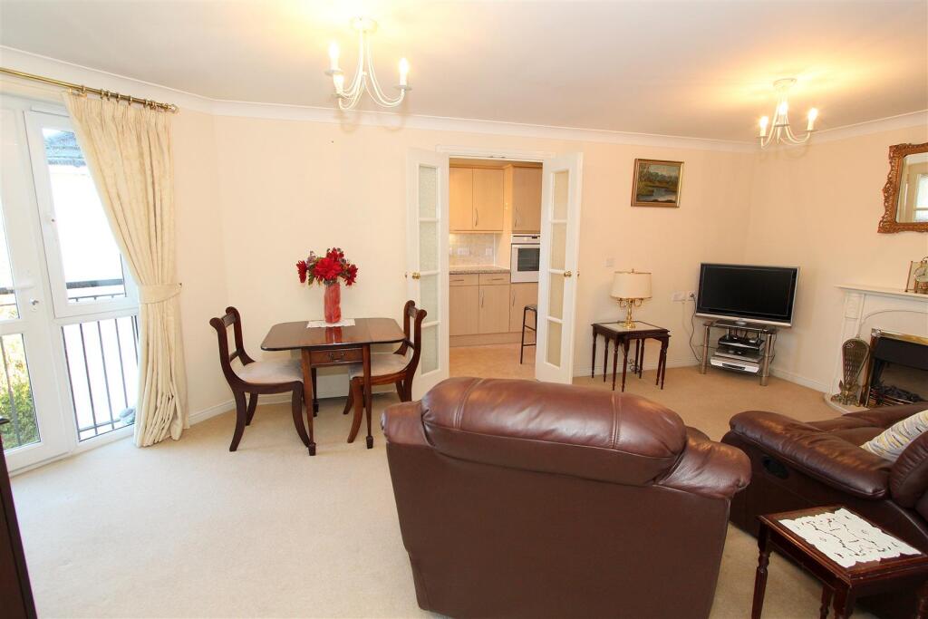 Calverley Court, Kingston Road, Epsom photo 3