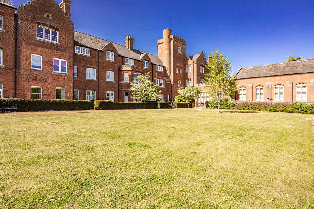 Main image of property: 9 Basildon Court, Cholsey