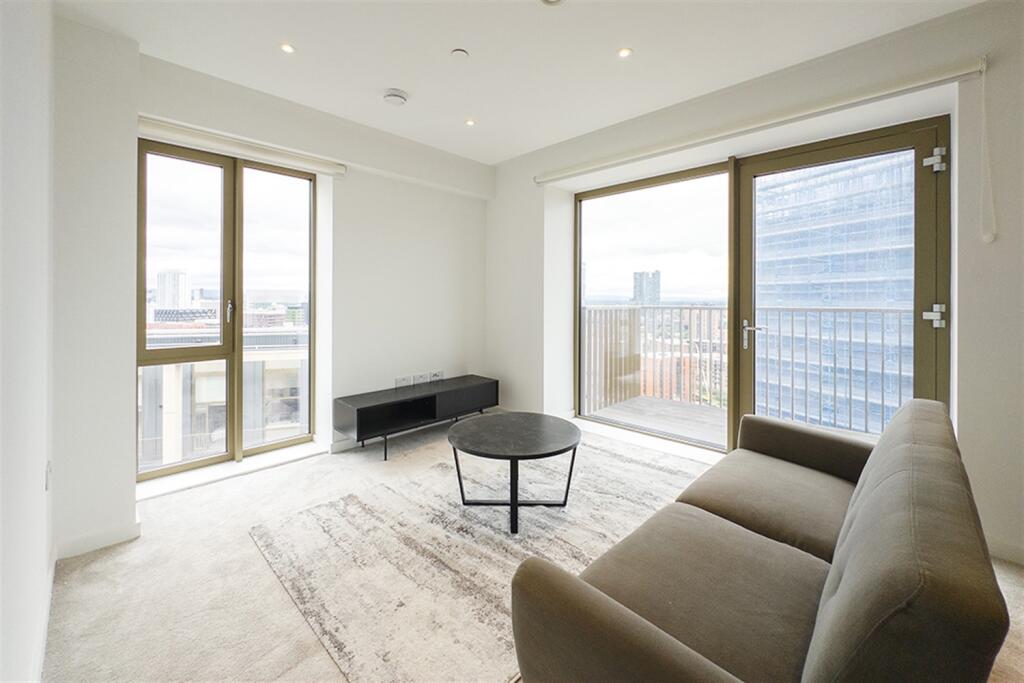 3-bed flat on Local Crescent, M5, £360,000